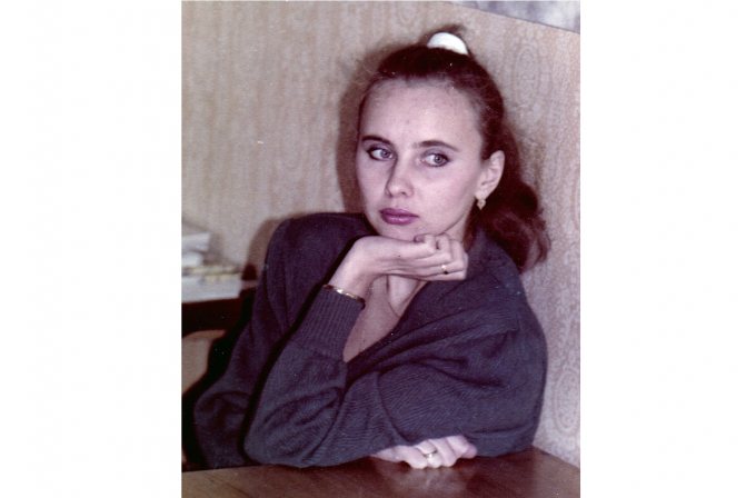 Прически 90-х годов: фото женских стрижек, одежды, макияжа в стиле 1990, как сделать укладку на короткие, длинные и средние волосы, общие рекомендации, современные варианты, советы стилистов, описание времени, звездные примеры